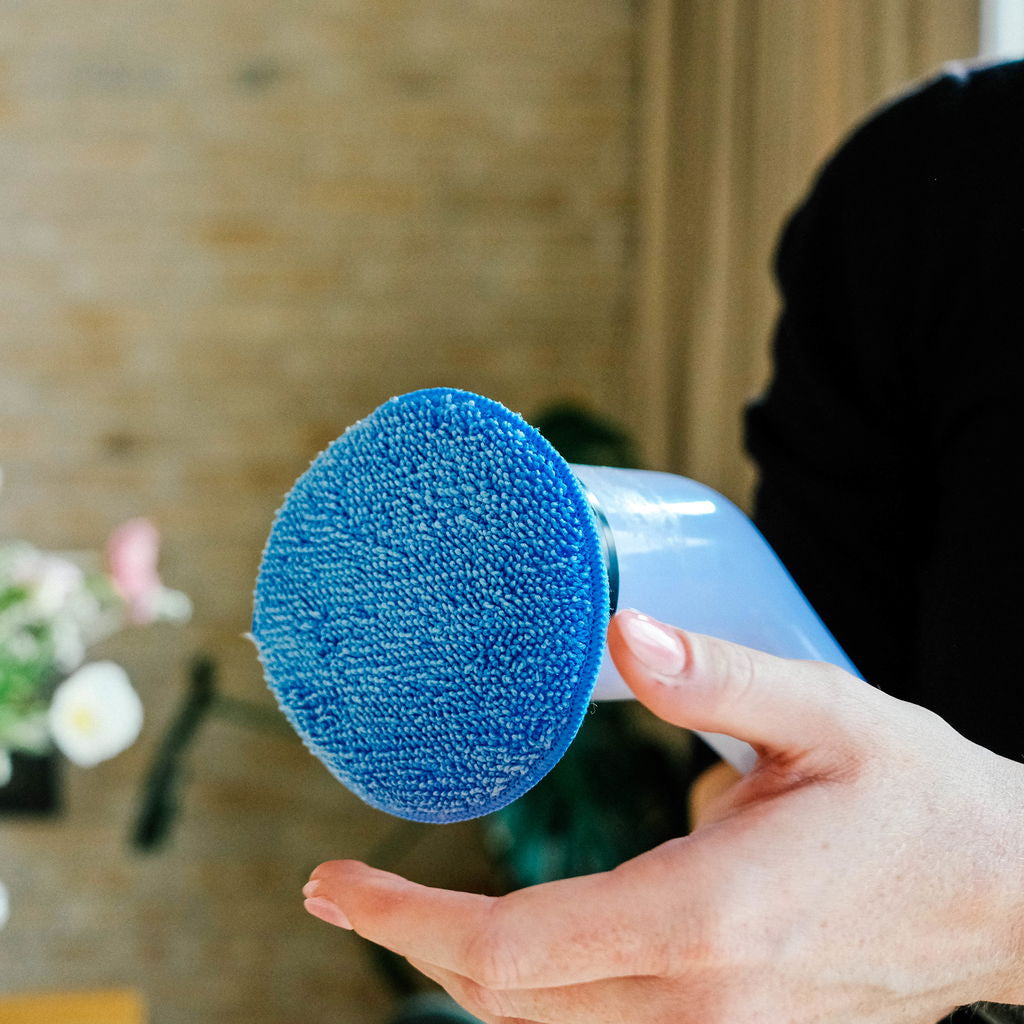 Elektrisk rengøringsbørste med forlængerstang